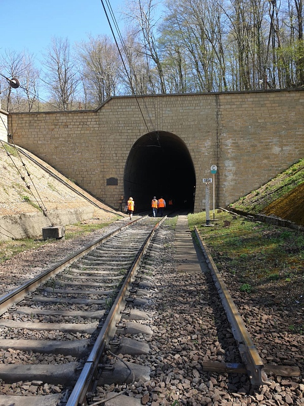 Компания приступила к замене верхнего строения пути в «петлевых» тоннелях Северо-Кавказской железной дороги